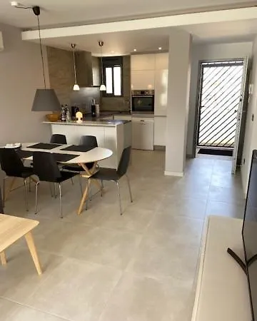 Lejlighed Torrevieja, Punta Prima, Oasis 9, Penthouse Luxury Flat 87m2 With Pool, Private Sun Deck, Terrace Next To The Living